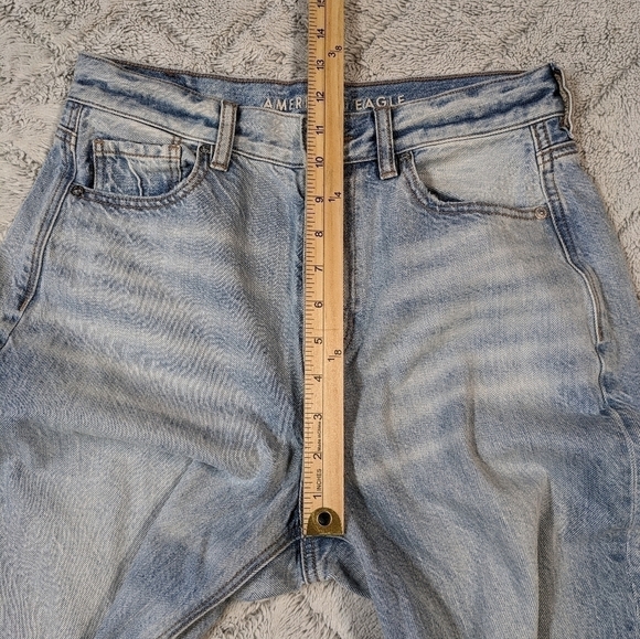 American Eagle Jeans Women's 4 Blue Light Wash Relaxed Mom Distressed Cotton - Picture 9 of 11